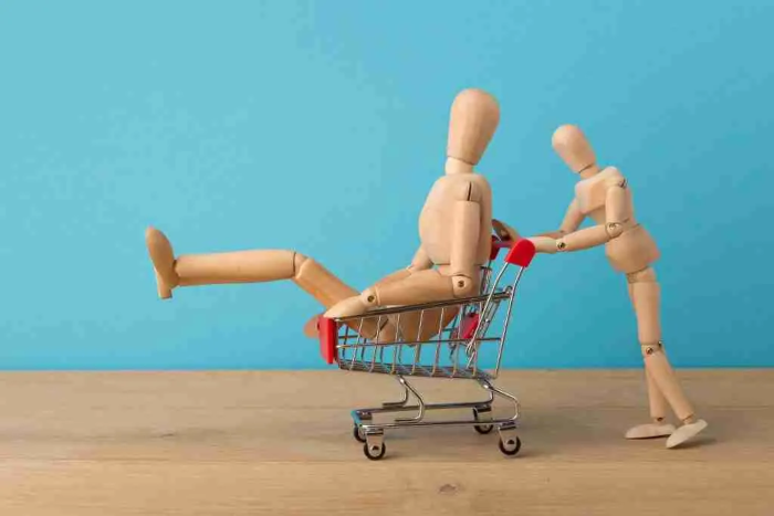 mannequins business owners running for sales - 700w