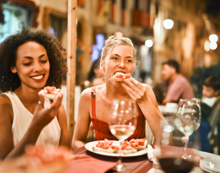 two women eating pizza